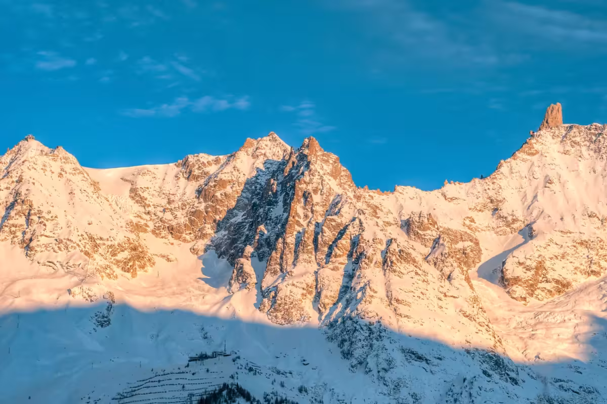 Monte Bianco: The Majestic King of the Alps Beckons for Year-Round Adventure