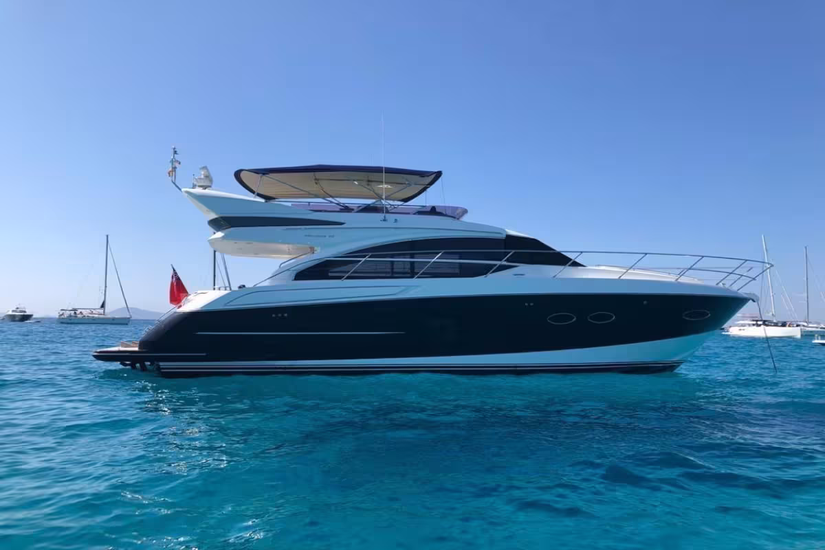 Princess 52 Motor Yacht Listed for Sale: Luxury Meets Performance in a Stunning Pre-Owned Vessel