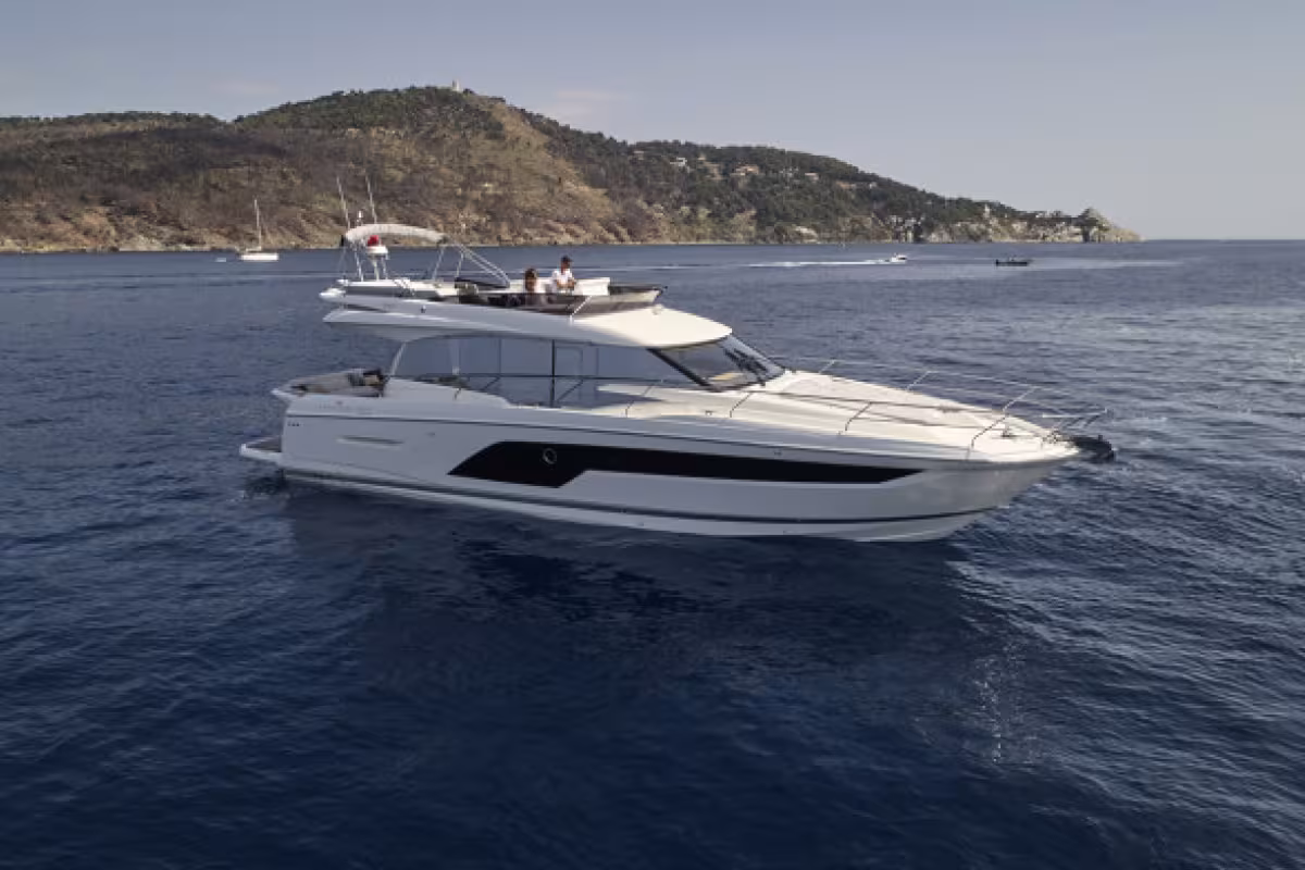 THE YACHTS A New Era of Elegance Sets Sail with the New F-Line Yachts from PRESTIGE