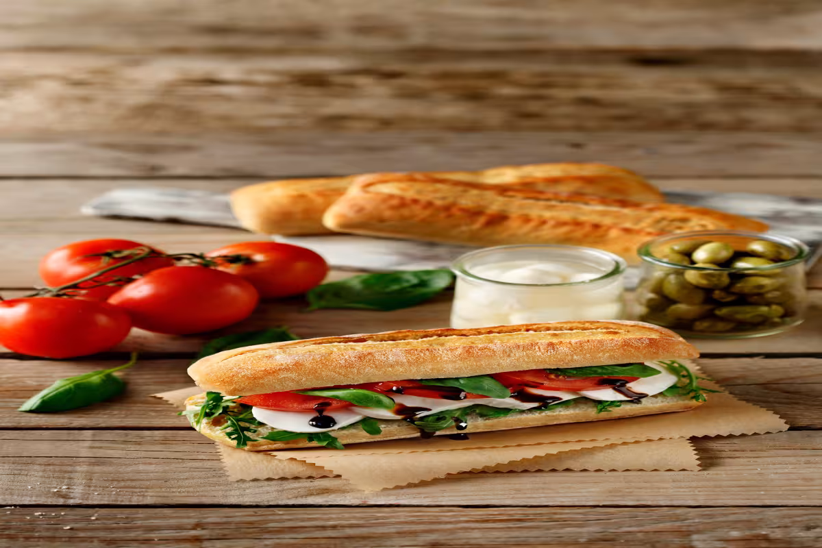 It's always SANDWICH O'Clock by SELECT bakery !