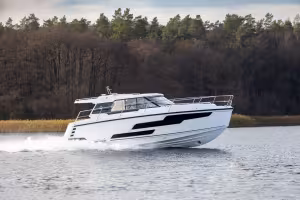 Aquador 400HT: The Epitome of Luxury and Freedom on the Water