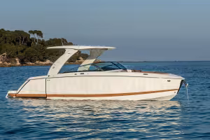 Four Winns Launches H9 Sterndrive: Luxury, Comfort, and Custom Style on the Water