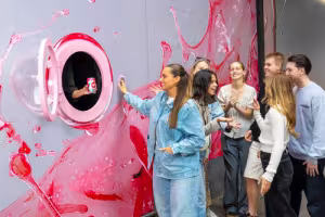 7UP® Pink Lemonade Brings a Burst of Colour and Joy to UK Streets