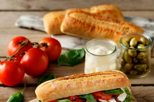 It's always SANDWICH O'Clock by SELECT bakery !