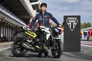 Ai Ogura Claims Victory in Fan-Voted Triumph Triple Trophy