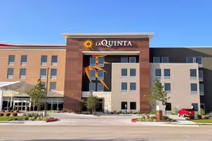 MMI Hotel Group Expands Footprint in Texas with New Wyndham Hotel Management Deals
