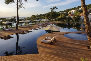 Accor to Expand Presence in the Americas with Acquisition of 17 Hotels