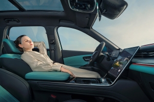 LEPAS L8 Exquisite Space Turns Every Drive into a Mobile Emotional Sanctuary