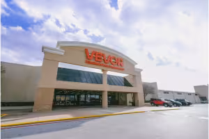 Houston's VEVOR Store Sees Fall Rush on Lawn Sweepers, Chainsaws