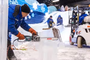 Harbin Ice Artists Return to Carve Christmas Scenes at 8 US Resorts