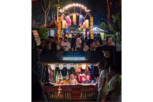 100+ Booths Line a 1.2-km Riverbank at Lancang-Mekong Carnival