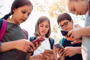 Social Media Safety Group Urges Parents to Use Third-Party Software