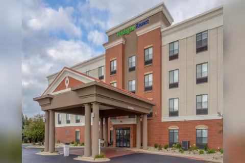 Legendary Capital Finalizes $10.1M Sale of Indianapolis Holiday Inn Express, Citing Strategic Growth Plan