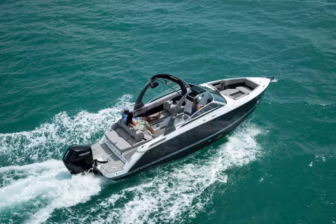 Four Winns H6 Outboard Redefines Premium Bowrider Comfort and Smart Design