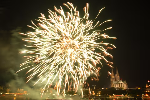 Kölner Lichter 2025: Spectacular Fireworks Return with “The Phoenix Project”