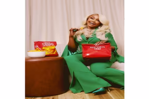 Cheez-It Snap’d and Phaedra Parks Serve Style and Flavor With Exclusive Snack-Inspired Bag