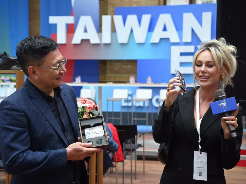 Taiwan's leading companies that received the Taiwan Excellence Award wowed visitors with groundbreaking innovations such as a laptop with a 3D display and an environmentally friendly digital camera made of cardboard at the Taiwan Expo held in June in Berlin. The event was organized by the International Trade Administration of the Ministry of Economic Affairs (TITA) and the Taiwan External Trade Development Council (TAITRA). In an exclusive interview, Felix Chiu, Executive Vice President of TAITRA, provides