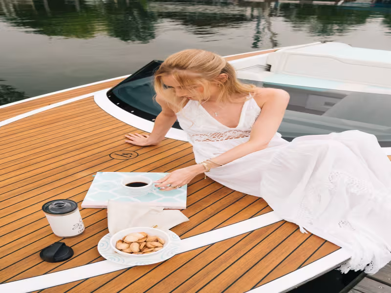 Gmundner Keramik Debuts "Türkisgeflammt" Collection: An Homage to Summer's Tranquility