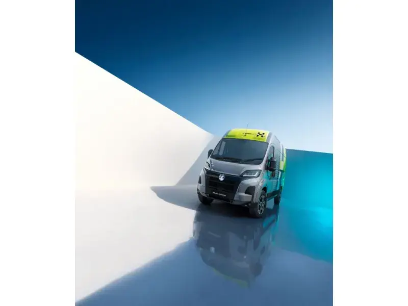 Vauxhall Movano HYDROGEN Wins Editor's Choice Award at the 2025 What Van? Awards