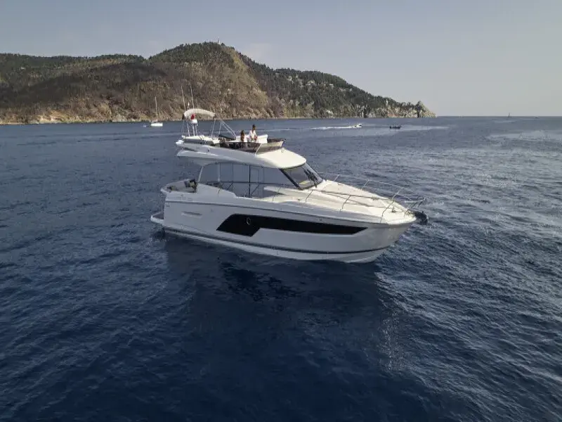 THE YACHTS A New Era of Elegance Sets Sail with the New F-Line Yachts from PRESTIGE