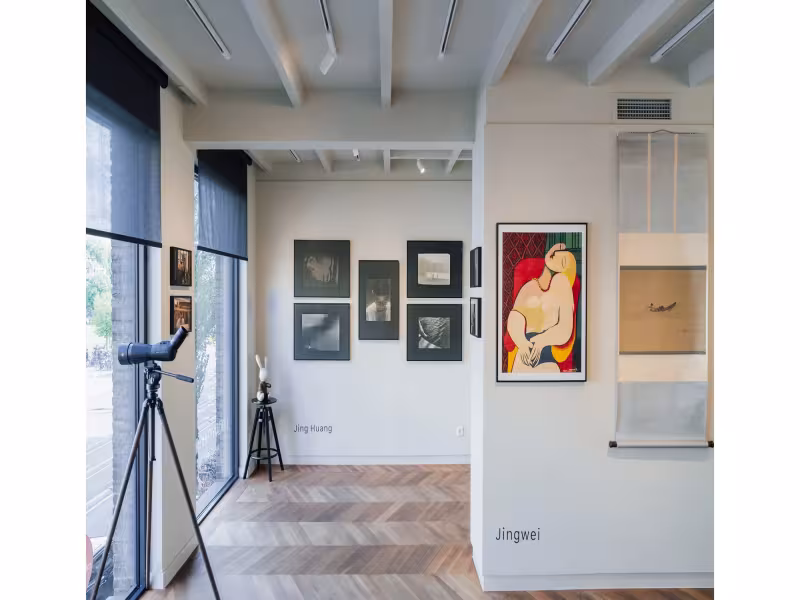 Lexar and Leica Unveil Silk-Weaving Photo Exhibit in Amsterdam