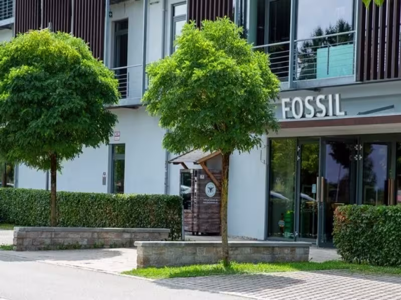 Fossil Store in Grabenstätt Stays Open Through Major Site Redevelopment