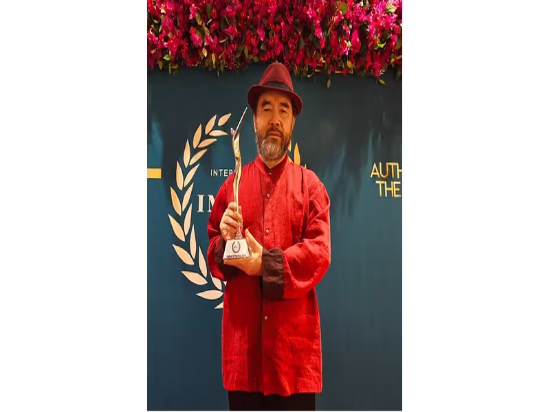 Xuemo's 'Eternal Love' Wins NYC Big Book Award, Tops Amazon List