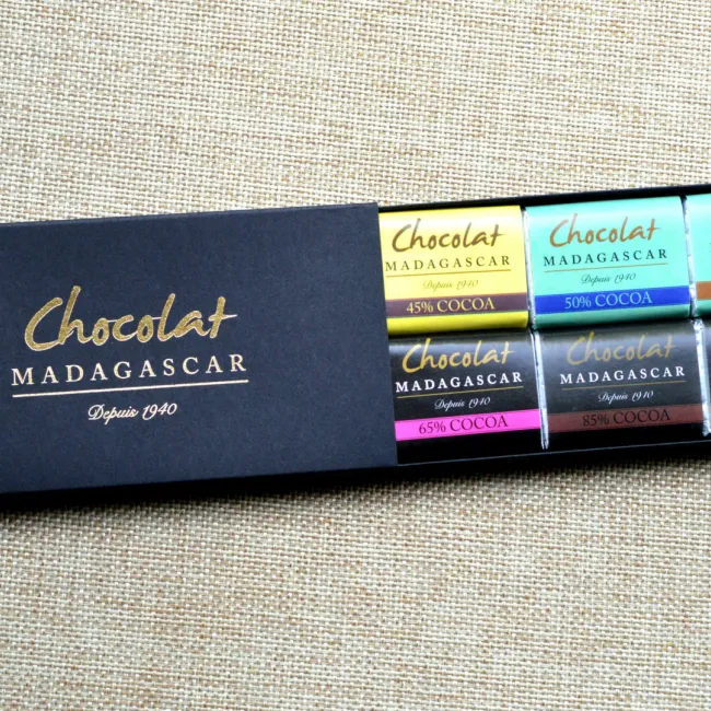 FINE SELECTION TASTING BOX – TREE to BAR DARK, MILK & WHITE GOLD CHOCOLATE