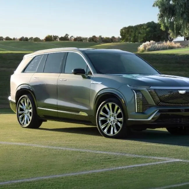 Cadillac VISTIQ: A Luxurious, High-Performance Electric SUV Redefining Family Travel