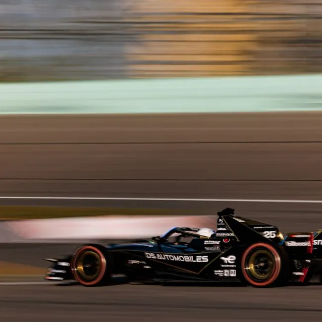Title: DS Automobiles Battles Through Drama at the Miami E-Prix, Stays Strong in Championship Standings