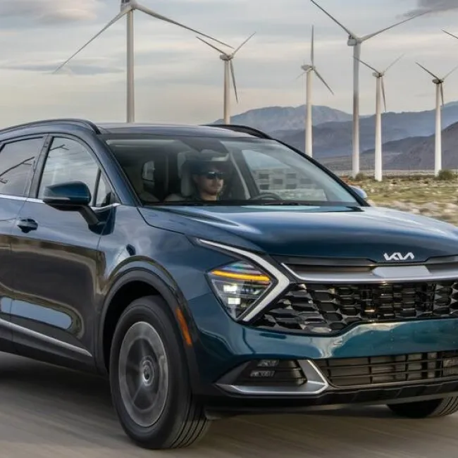 2025 Kia Sportage Hybrid Earns Top Spot in Cars.com’s Best Hybrids for the Money