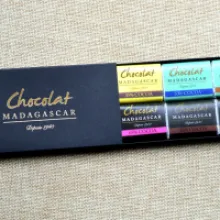 FINE SELECTION TASTING BOX – TREE to BAR DARK, MILK & WHITE GOLD CHOCOLATE