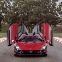 The 33 Stradale on the test bench with F1 Driver Valtteri Bottas