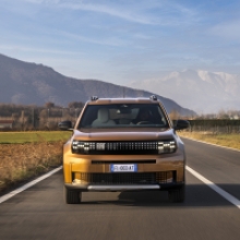  Fiat Grande Panda Makes Global Debut with Electric and Hybrid Powertrains, Taking on the B-Segment