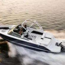 Discover the Four Winns H4: Where Elegance Meets Adventure on the Water