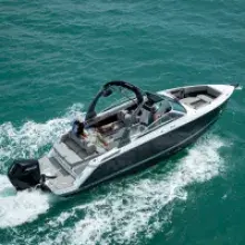 Four Winns H6 Outboard Redefines Premium Bowrider Comfort and Smart Design