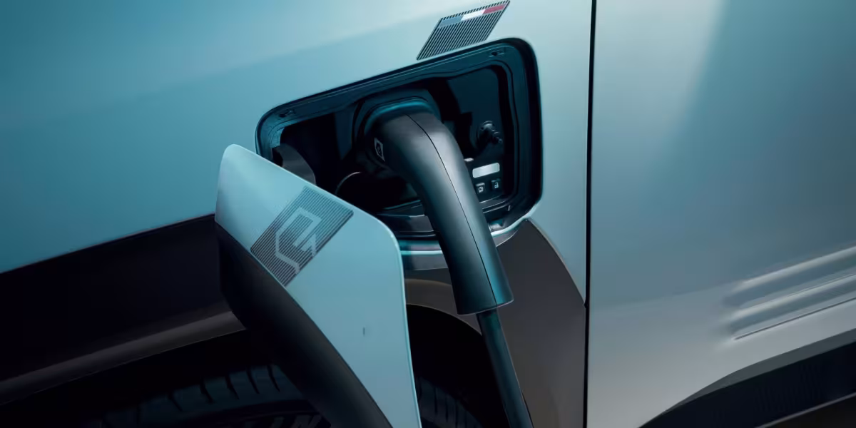 RENAULT 4 E-TECH ELECTRIC: THE COMEBACK OF A LEGEND