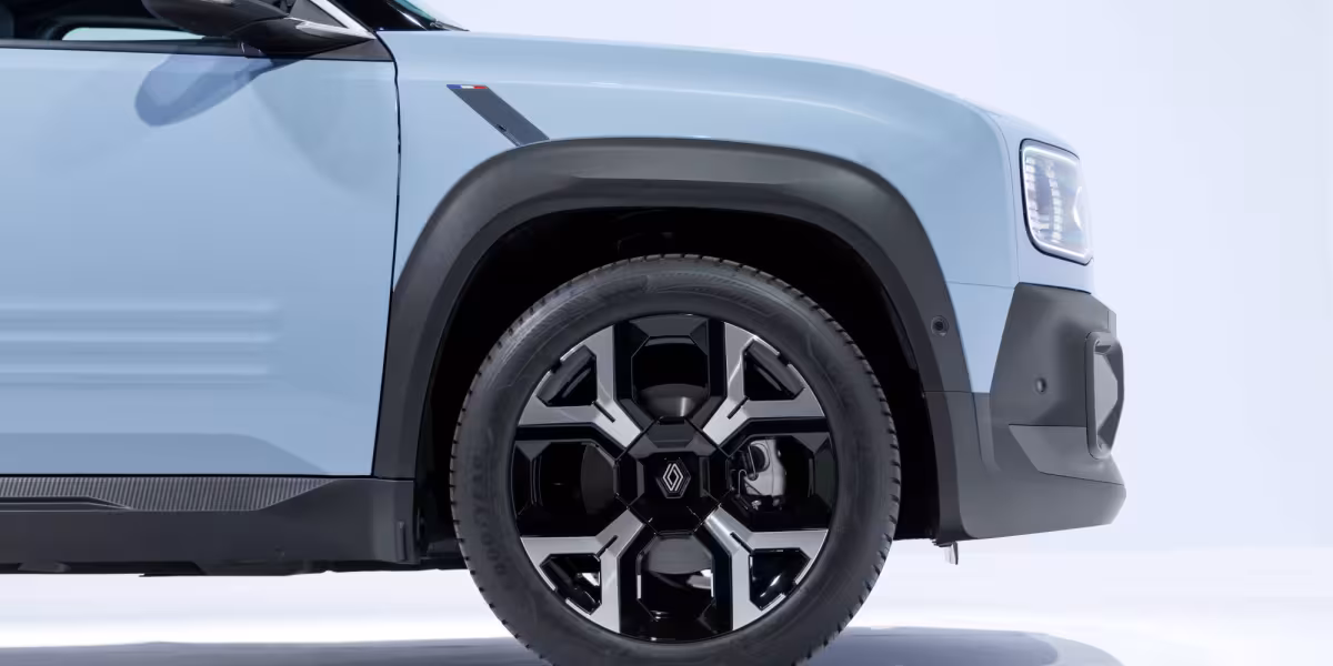 RENAULT 4 E-TECH ELECTRIC: THE COMEBACK OF A LEGEND