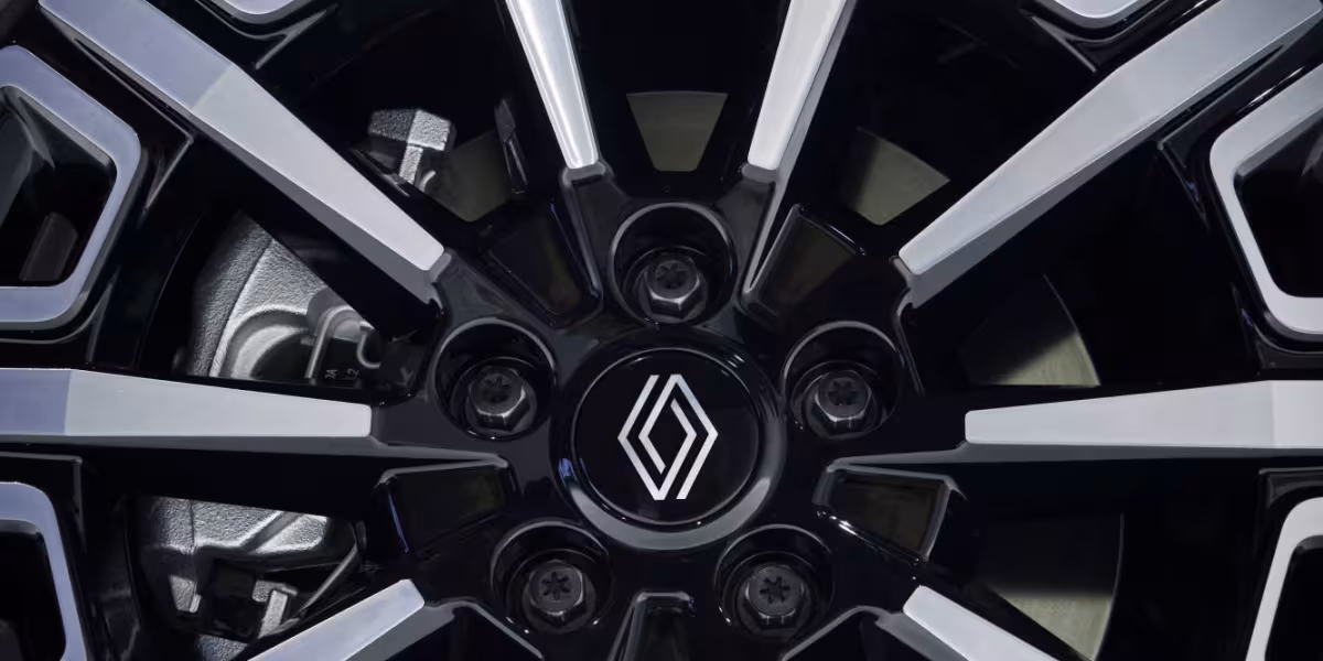 RENAULT 4 E-TECH ELECTRIC: THE COMEBACK OF A LEGEND