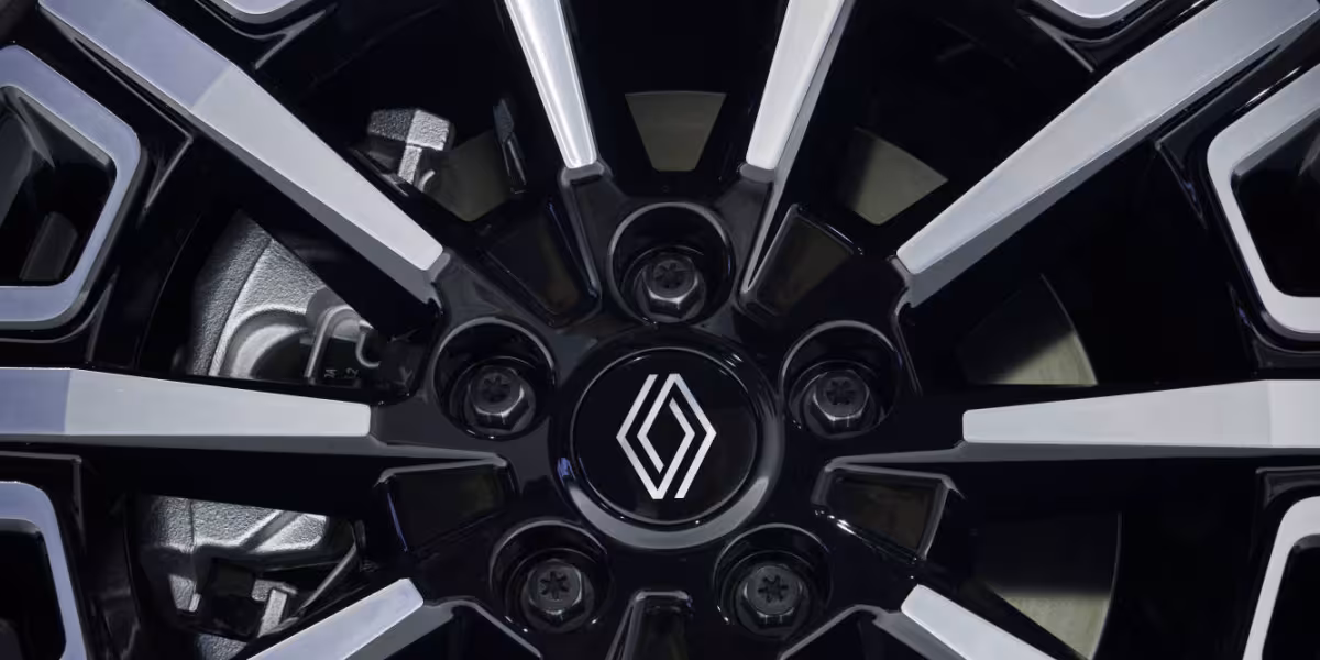 RENAULT 4 E-TECH ELECTRIC: THE COMEBACK OF A LEGEND