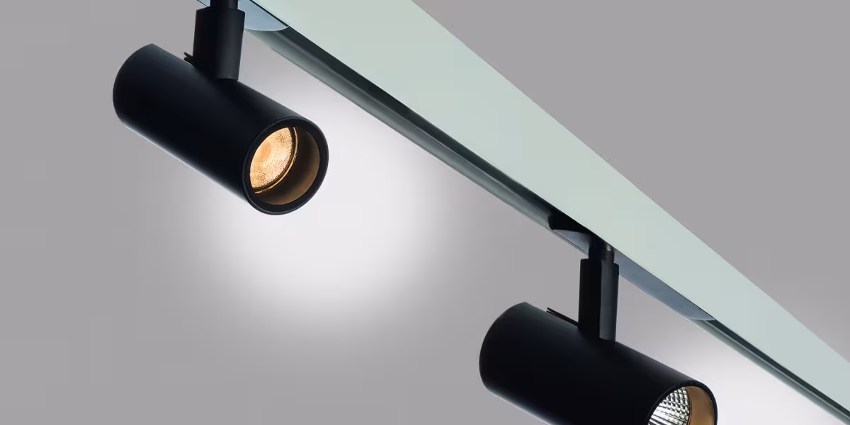 COMFORTABLE LIGHT THROUGH CONTROLABLE LED TECHNOLOGY