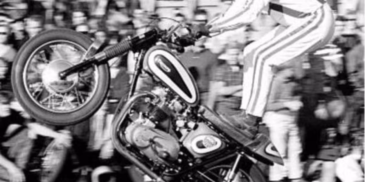 TRIUMPH UNVEILS TWO NEW ROCKET 3 EVEL KNIEVEL LIMITED EDITIONS