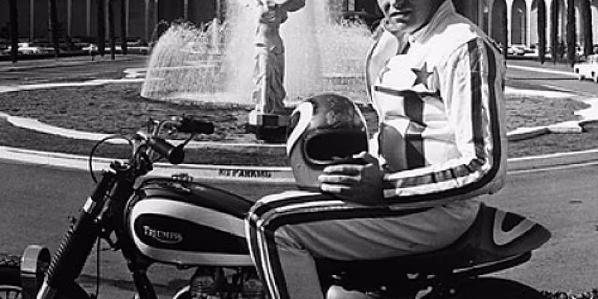 TRIUMPH UNVEILS TWO NEW ROCKET 3 EVEL KNIEVEL LIMITED EDITIONS