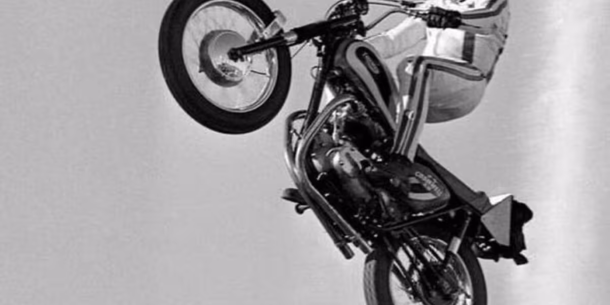 TRIUMPH UNVEILS TWO NEW ROCKET 3 EVEL KNIEVEL LIMITED EDITIONS