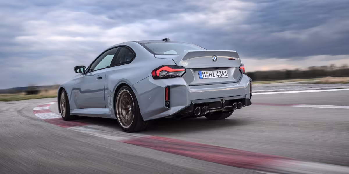 The new BMW M2 CS - Dynamic