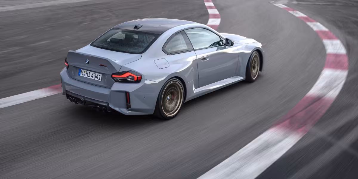The new BMW M2 CS - Dynamic