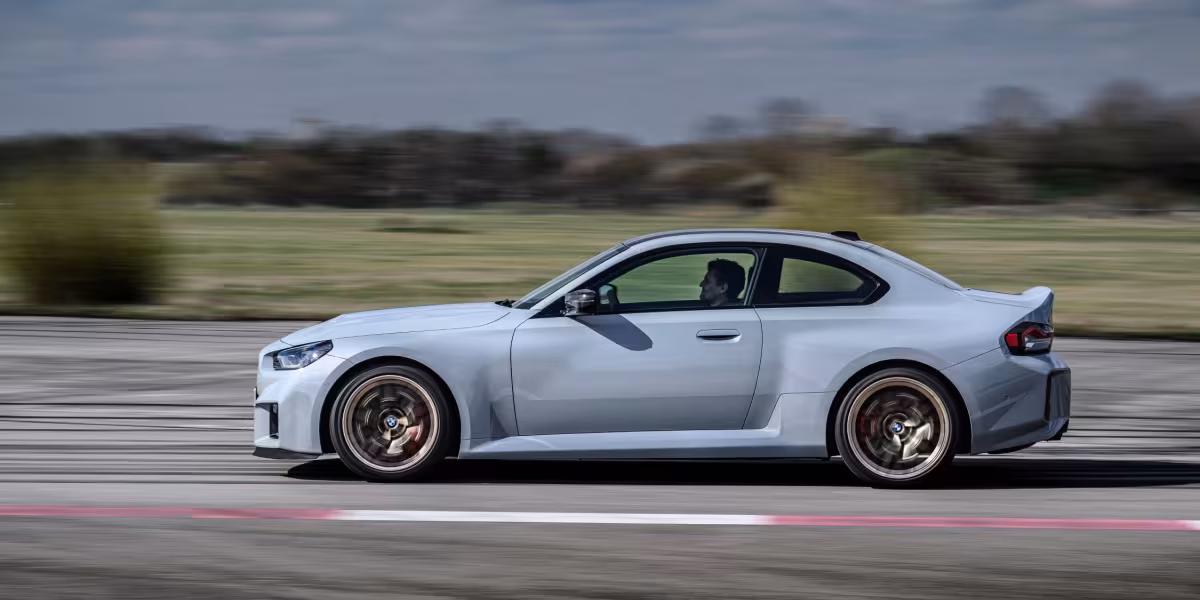 The new BMW M2 CS - Dynamic