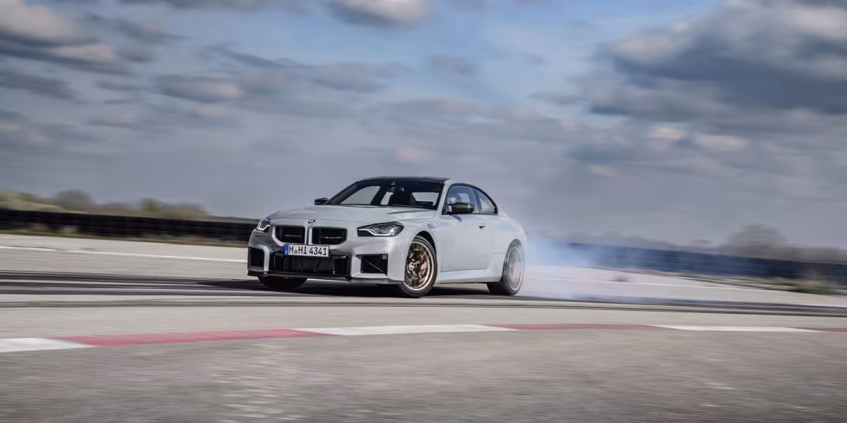 The new BMW M2 CS - Dynamic