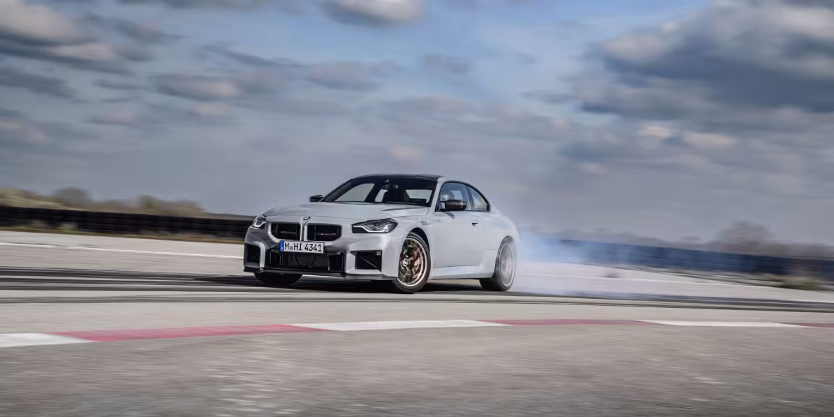 The new BMW M2 CS - Dynamic