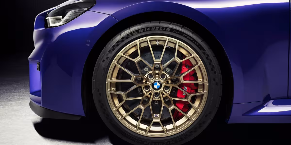 The new BMW M2 CS - Studio